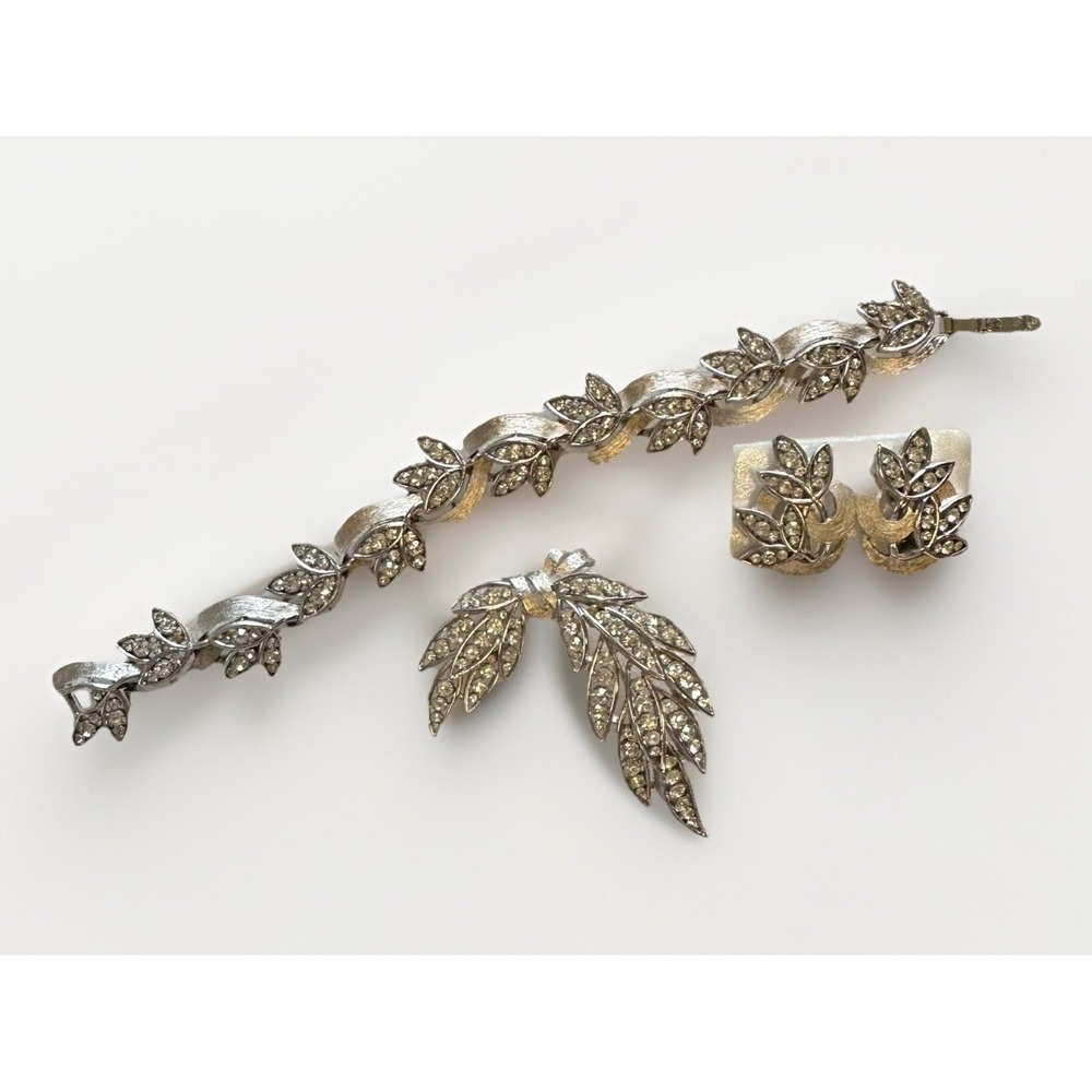 Vintage Trifari Silver Tone & Rhinestone‎ Set Bracelet Pin Earrings